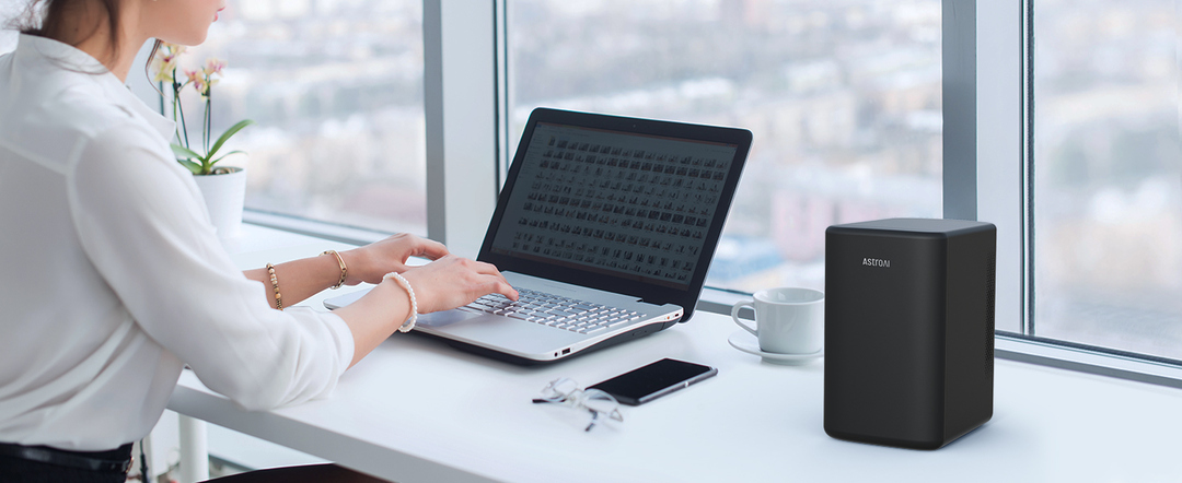 AstroAI Mini Kühlschrank, 6 Liter/ 8 Dosen Fridge mit Kühl- und Heizfunktion ‎Schwarz