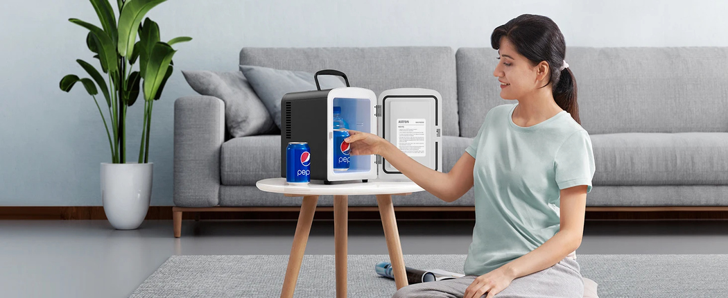 AstroAI Mini Refrigerador, 4L 6 Latas de Refrescos (Negro)