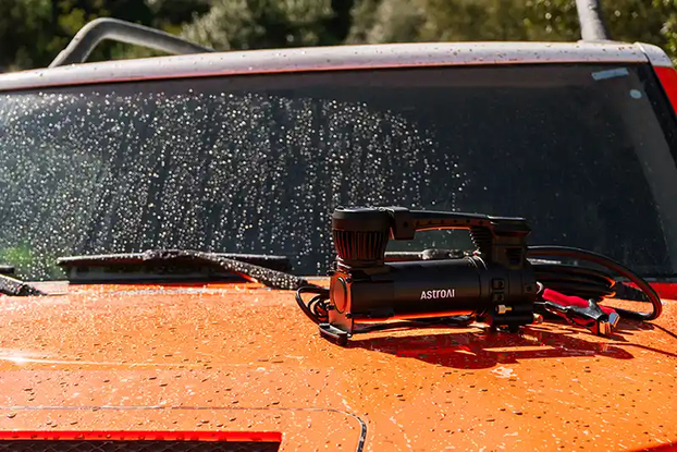 ポータブルエアーコンプレッサー兼タイヤインフレーター